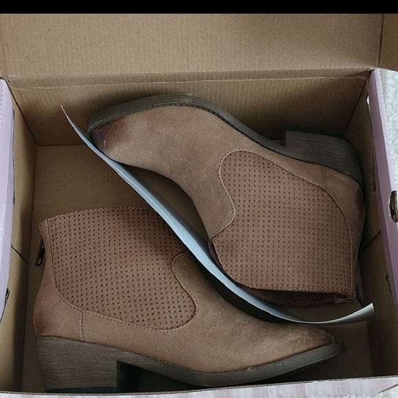 NEW Women's Western Boots Ankle Booties Distressed Tan Sand Soft Back Zip POP 6M - Picture 6 of 8